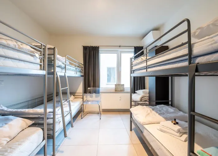 Amazing For 8 With Parking Space