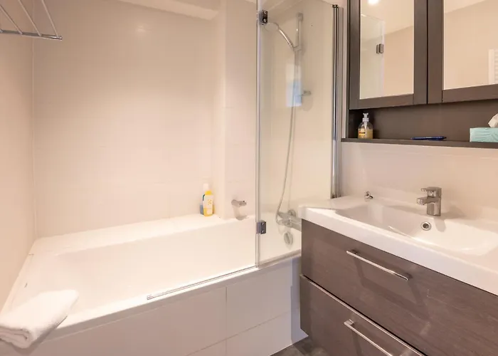 Amazing For 8 With Parking Space Apartment *